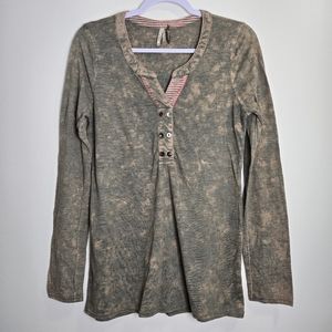 Gimmicks by BKE Bleach Ashwashing Vintage Boho Grunge V neck‎ Long-Sleeve Top M